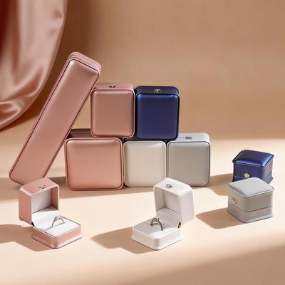 Rounded Corner PU Leather Jewelry Box: Elegant Waist-Cinching Design for Rings and Wedding Bands