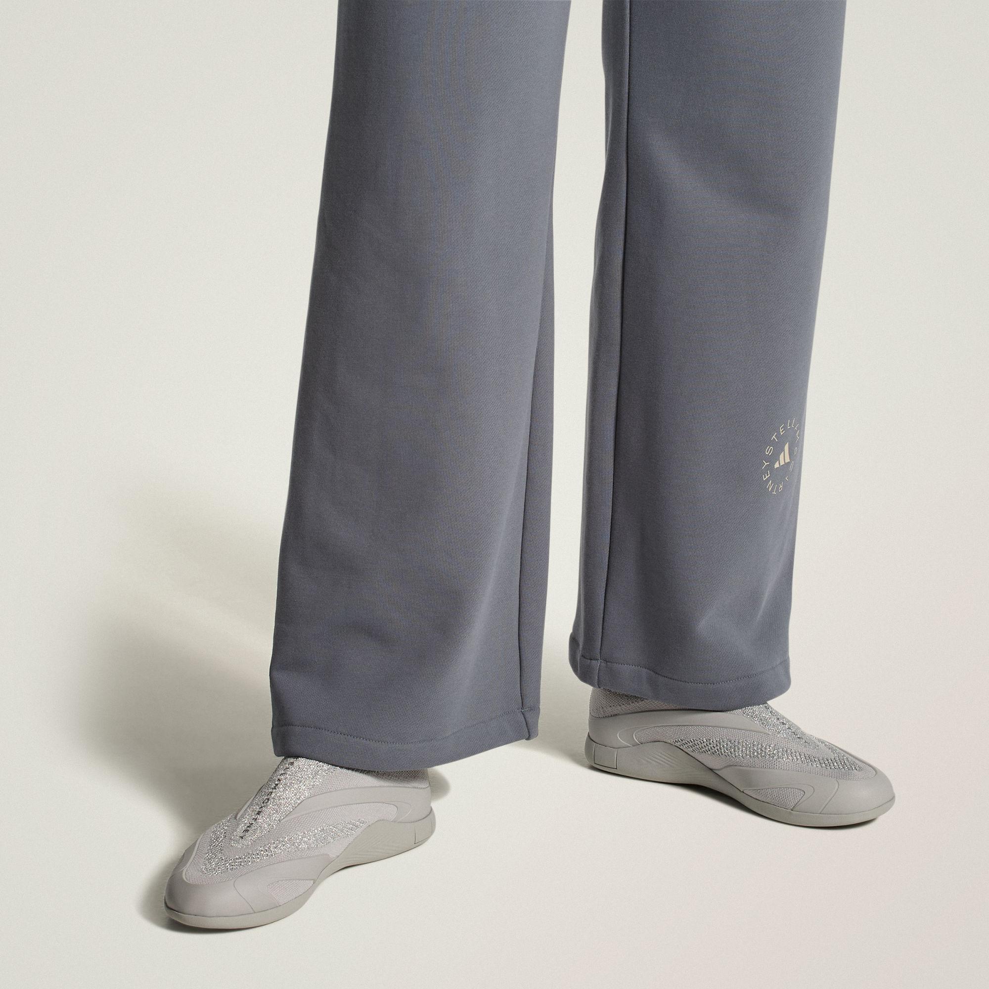 adidas Taekwondo by Stella McCartney Onix Silver Metallic (Women s) 36