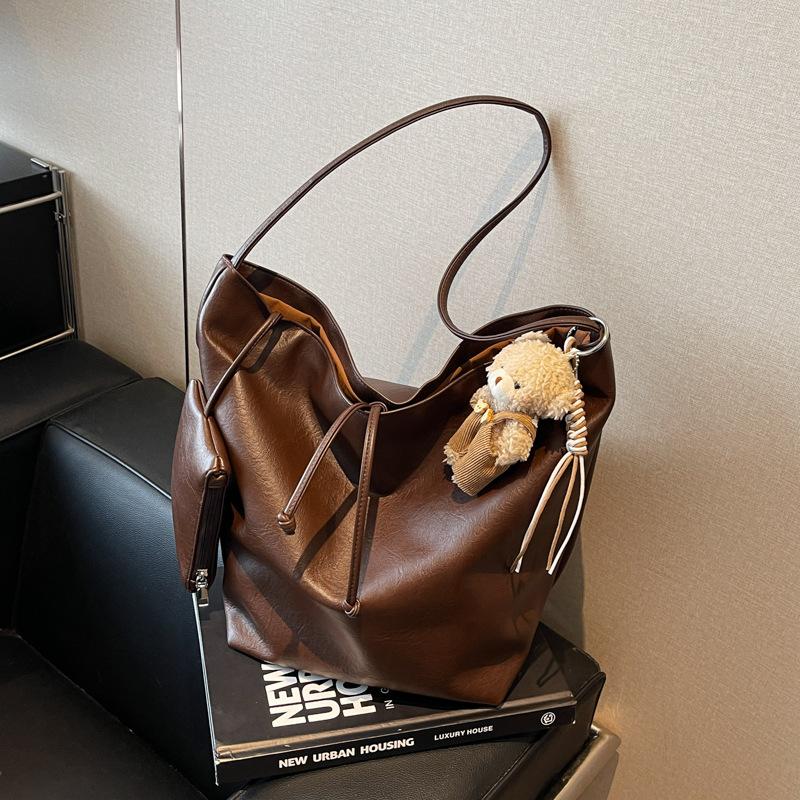 Large Capacity Bag Women's Versatile New Retro Casual Shoulder Messenger Bag Pleated Commuter Tote Bag