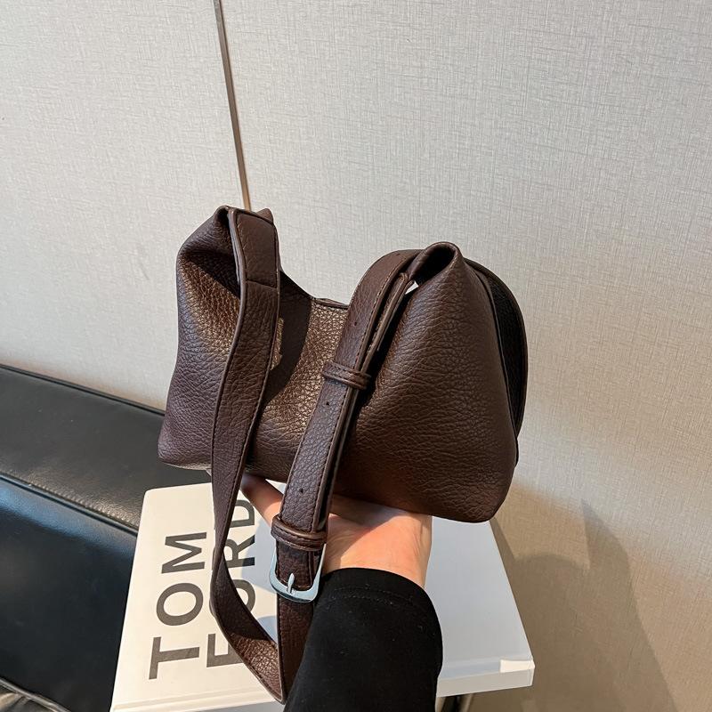 

Premium commuter mother and child bag women s 2025 autumn and winter new retro fashion shoulder pillow bag simple messenger bag [Mother and child bag]