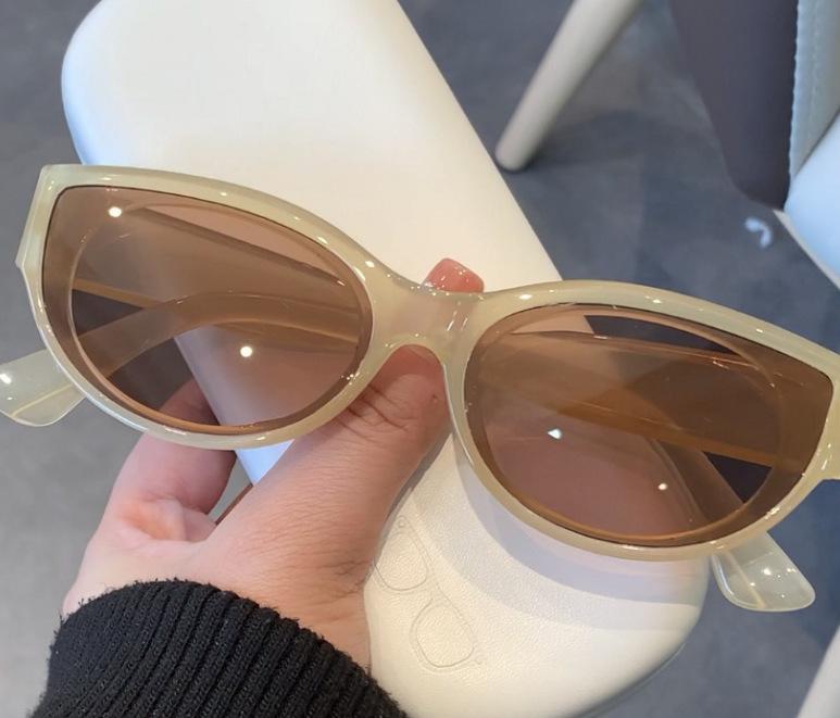 High-End Retro Cat Eye Sunglasses for Square & Round Faces