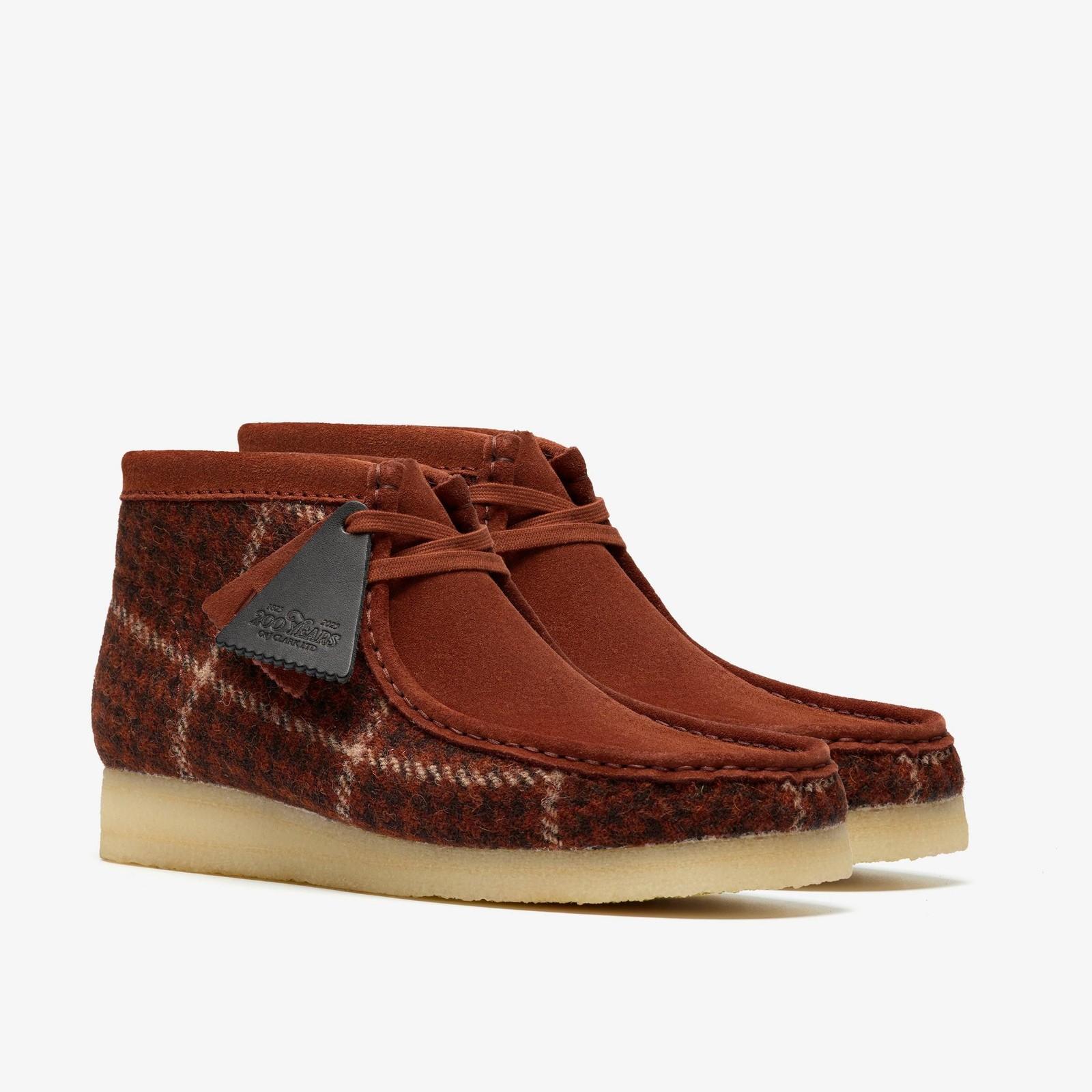 26182793 Harris Tweed A Clarks Wallabee Boot Rust Tweed Combi ( Men s )