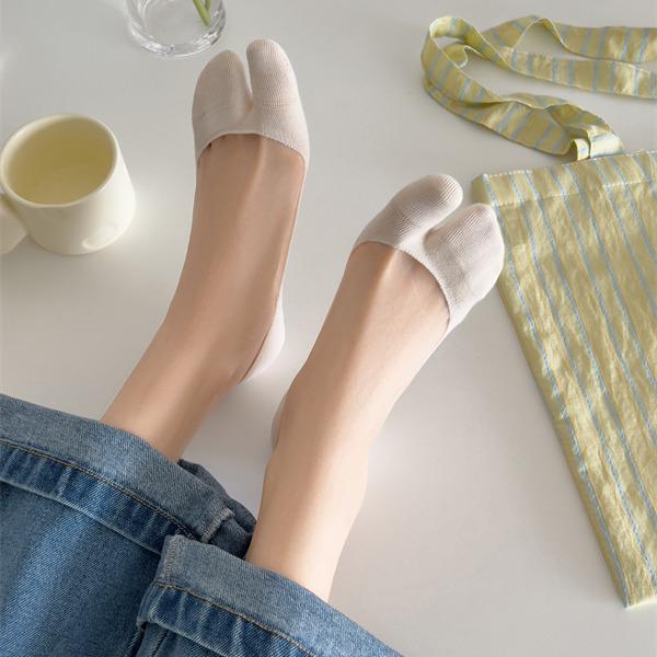 Women's Two-Toe Invisible Summer Socks - Breathable, Sweat-Absorbent, Thin Cotton, Split-Toe, Low-Cut Boat Style Sock