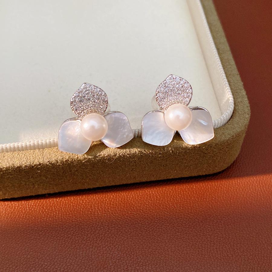Zircon Mother-of-Pearl Heart Ear Clips: Elegant, Non-Pierced, Luxury Earrings for Women