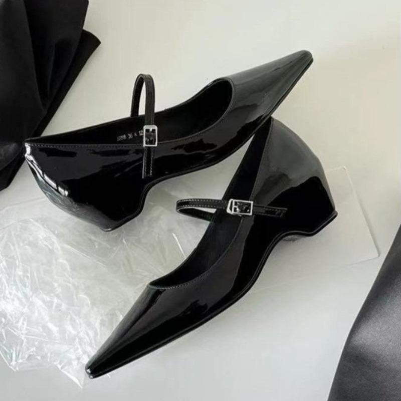 Chaussures pour Femmes Rétro Printemps et Automne Nouvelle Mode Polyvalentes Bout Pointu Ouverture Peu Profonde Une Sangle Tempérament Chaussures à Petit Talon