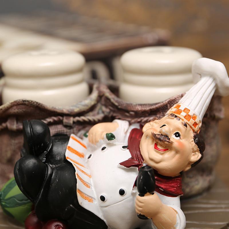 European Themed Resin Chef Figurine Ornament For Birthday Or Graduation Gift