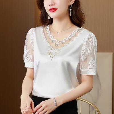 T-shirt a maniche corte in rete con scollo a V da donna per l'estate, maglietta base alla moda in pizzo e stile western, design con un tocco di raso top versatile