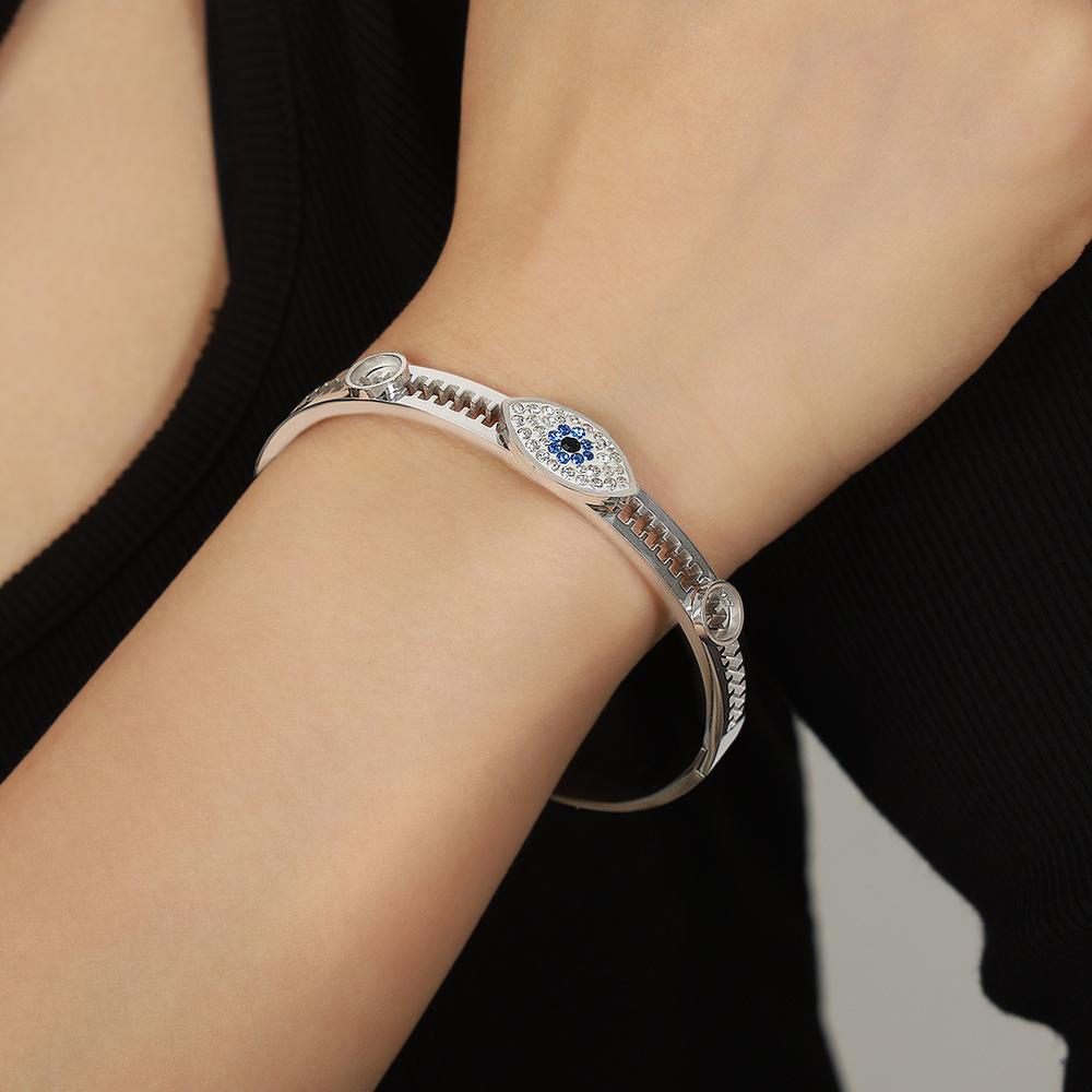 Personality Exaggerated Diamond-set Devil's Eye Bracelet Female Design Serrated Hollow Gold Bracelet Jewelry