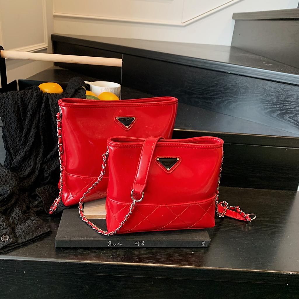 Simple and High-end Women's Bags, Shoulder Bags, Niche Chain, Dumpling Bags, Large-capacity Trendy and Versatile Women's Oblique Span Bags.