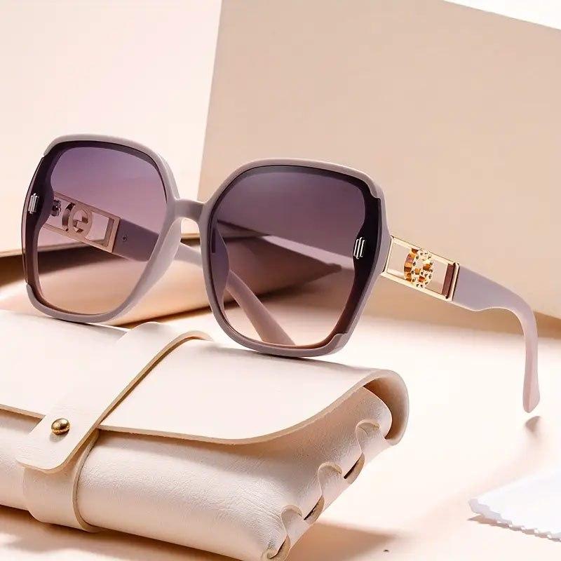 Ladies' Classic Retro Rectangular Fashion Glasses Anti Reflective PC Lenses, Lightweight Plastic Frame Simple and Trendy Glasses