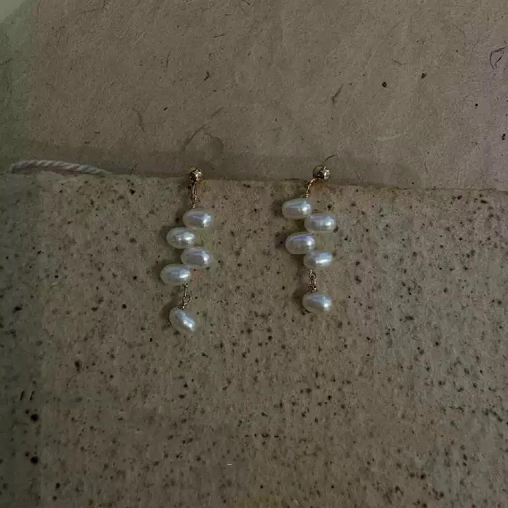 Natural freshwater pearl grape ear love stud earrings niche design strong light baroque earrings silver needle earrings stacked wear