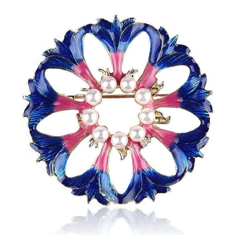 

Medieval Enamel Pearl Garland Brooch Antique Style Exquisite Hypoallergenic Luxury Enamel Long-lasting Color BFF Gift Accessory