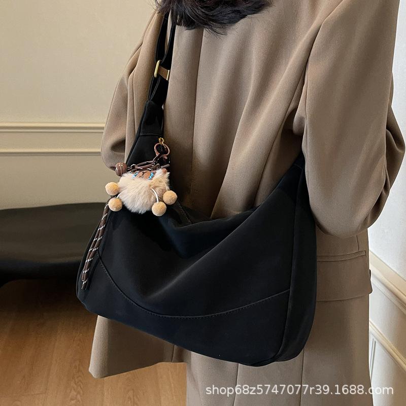 Autumn and winter new trendy casual dumpling bag women's 2025 Korean version retro versatile shoulder bag large-capacity tote bag