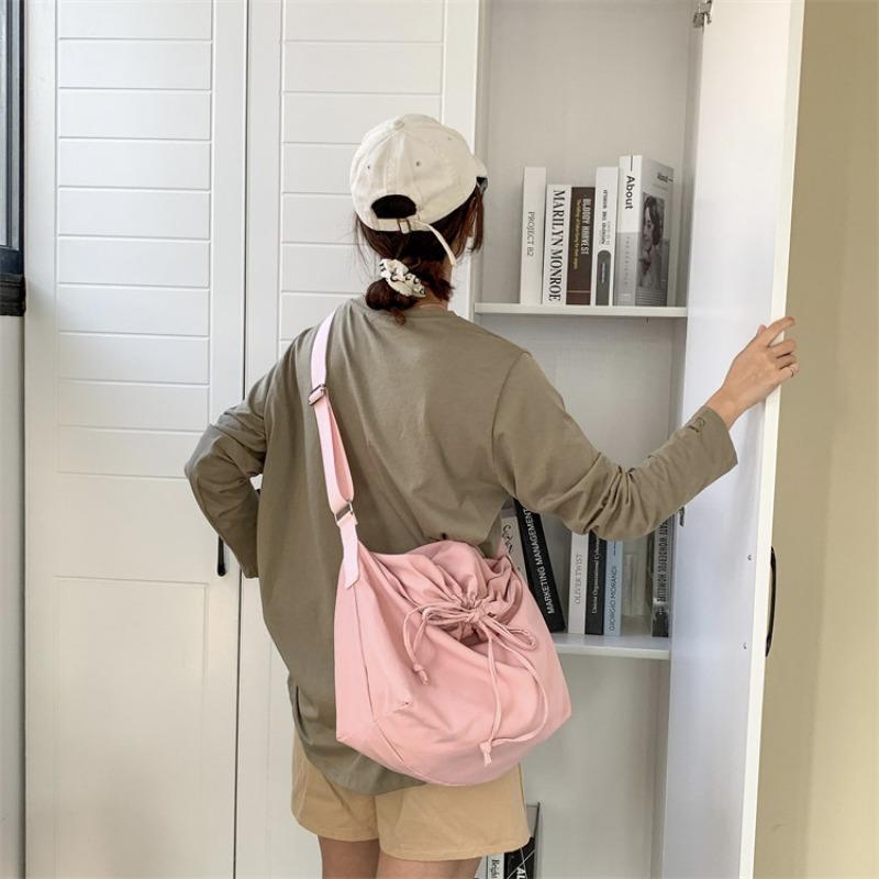

Casual nylon messenger bag pleated shoulder bag women s large-capacity design sense solid color simple bundle bag розовый