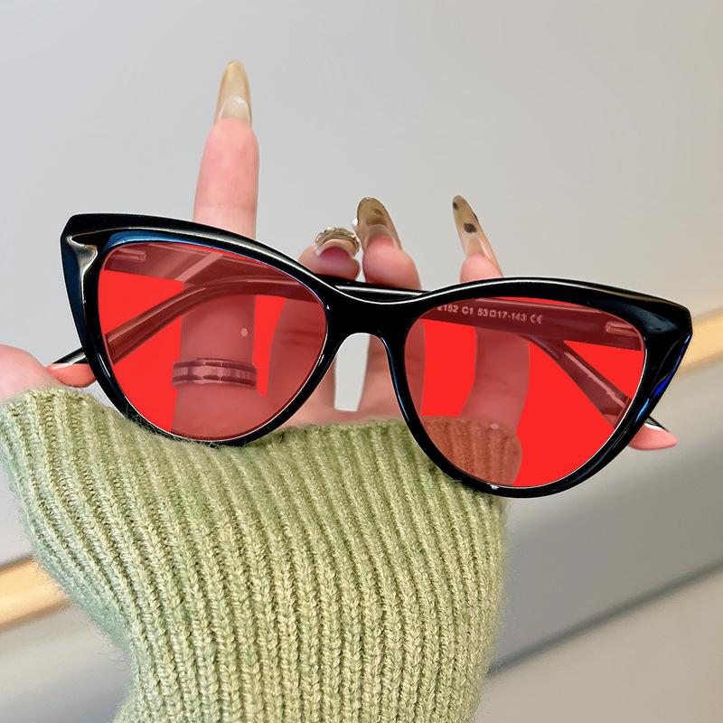 Retro Cat Eye Night Vision Anti Blue Light Sunglasses for Women Looking At Mobile Phones and Computers Damaging Gaming Goggles
