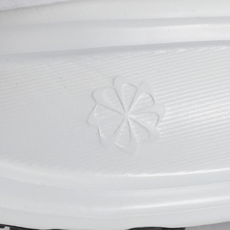 Nike Revolution 8