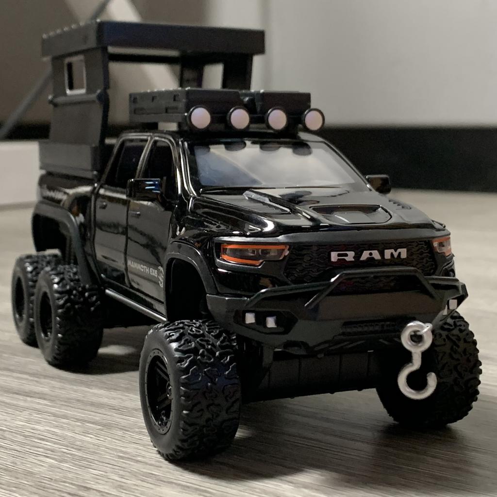 1:32 Dodge Tyrannosaurus RAM TRX Terräng-SUV Pickupbil Legerad Bilmodell Ljud och Ljus Pull Back Barnleksak Samlarobjekt