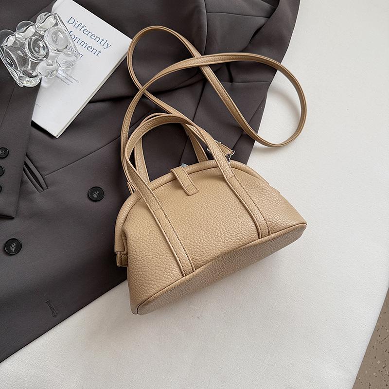 

Нишевая текстурная сумочка женская новая модная сумка-ракушка универсальная простая на плечо мессенджер сумка-клип хаки