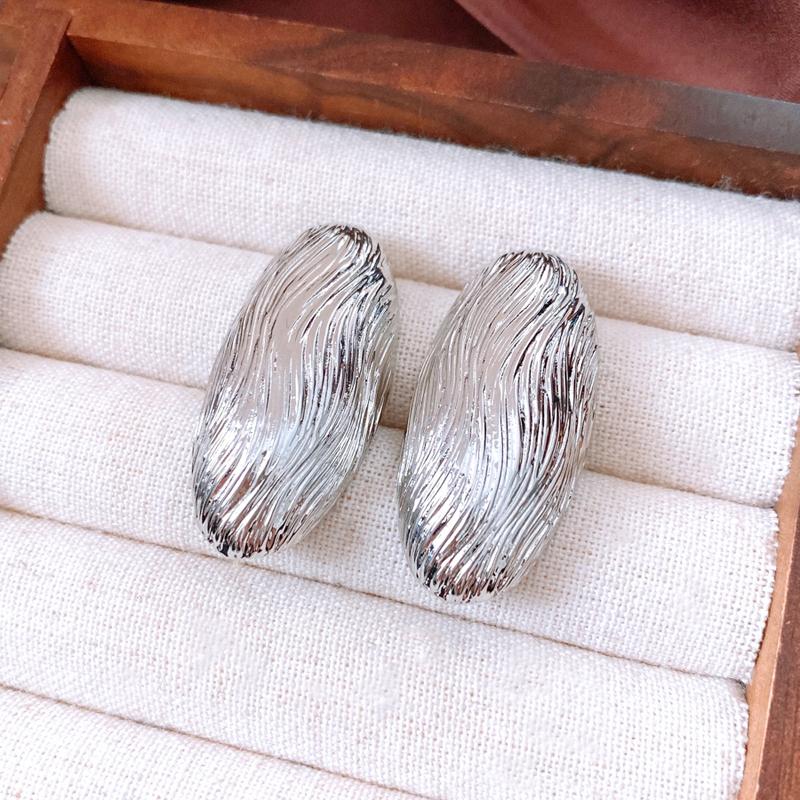 

Fashion Metal Pleated Oval Geometric Stud Earrings for Women Personality Gold Color Striped Long Earrings Charms Zircon Gift медный