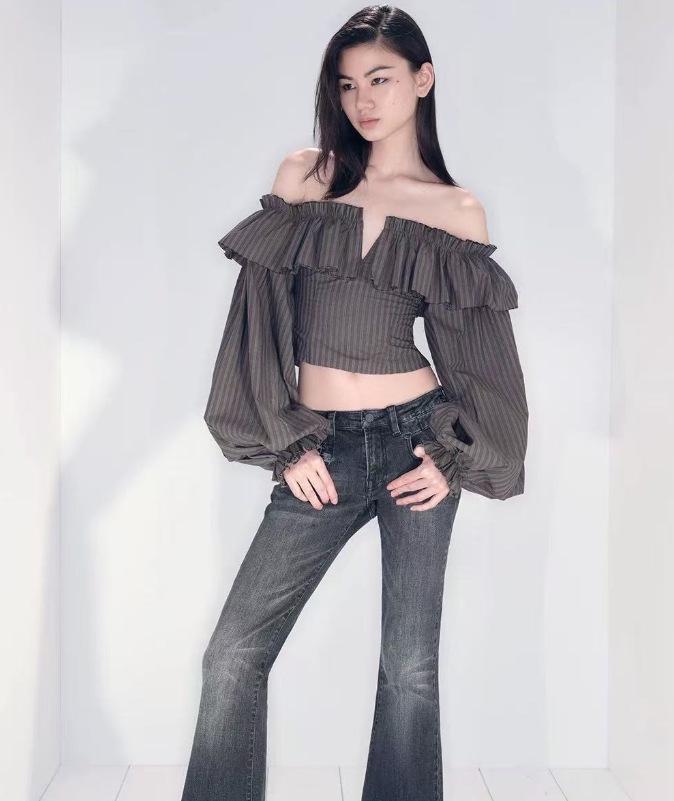 Women s Retro Striped Off-Shoulder Ruffled Shirt Medium