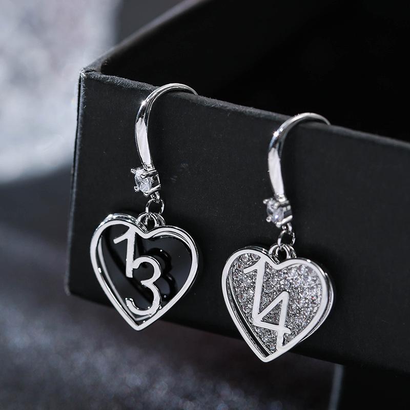 Korean Style Heart Metal Stud Earrings with Rhinestone Inlay – Elegant Women s Jewelry платиновый