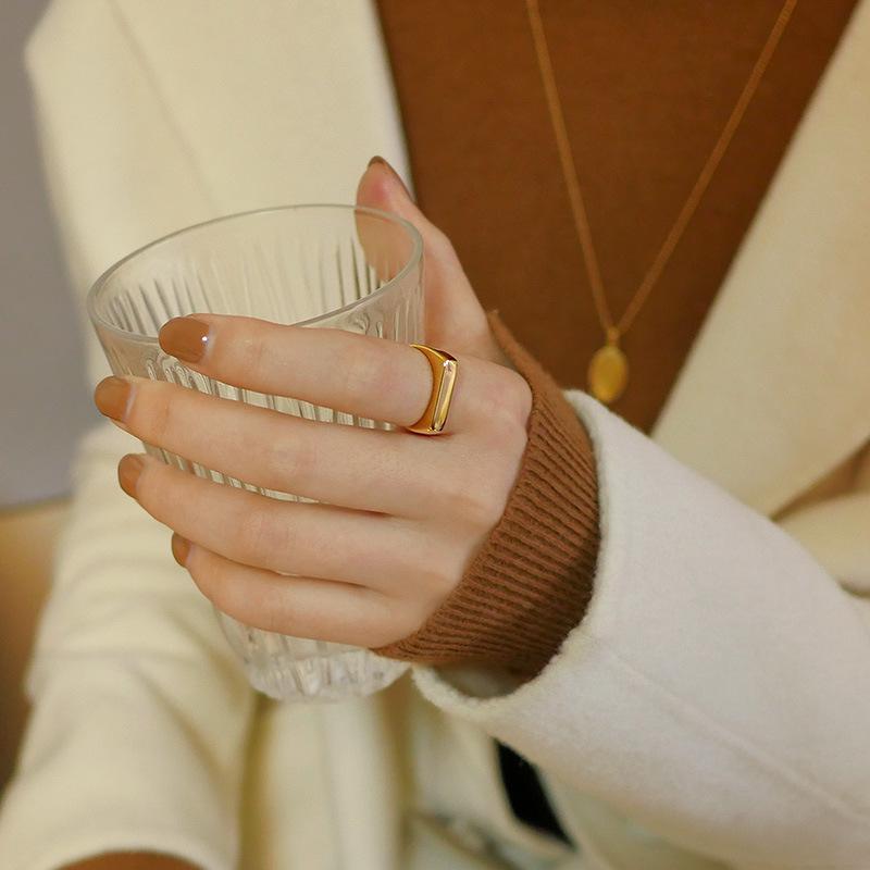 Minimalistischer Japanisch-Koreanischer Gold Titanstahl Indexring - Damen Retro Europäisch-Amerikanischer Stil