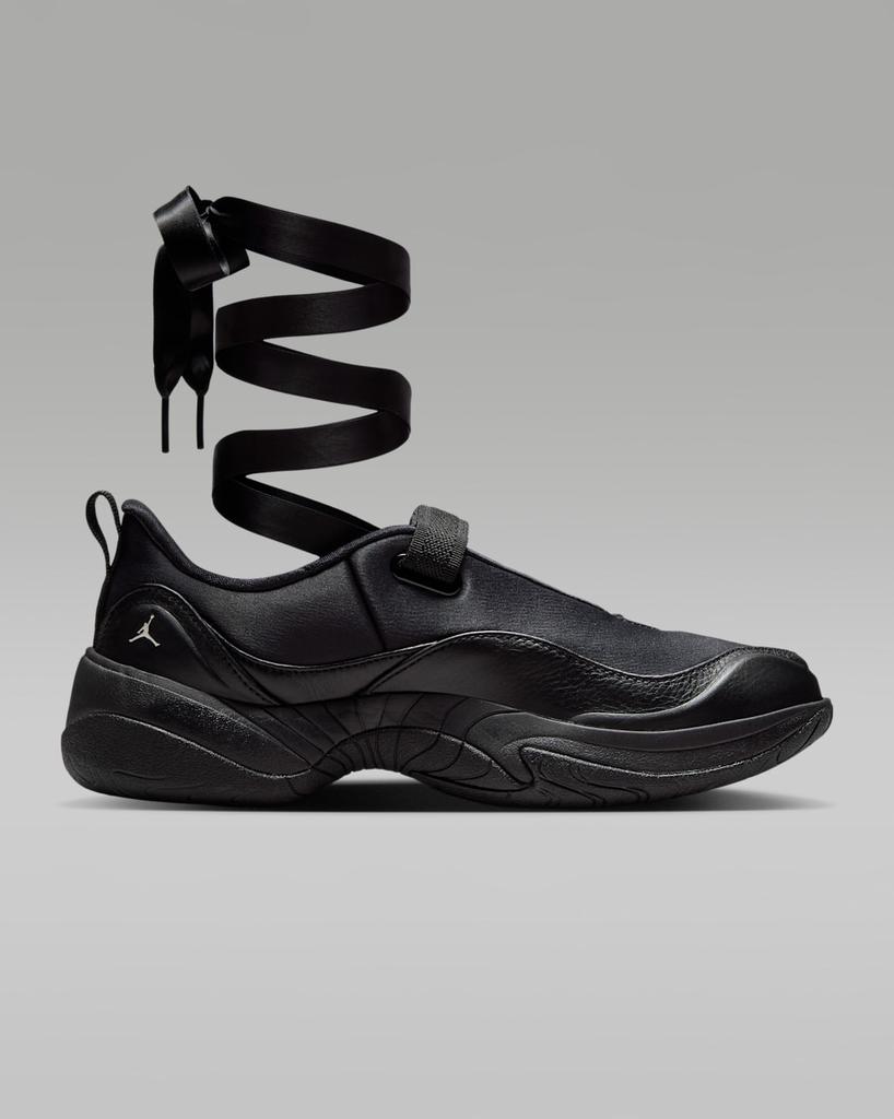 IB8597-004 Nike Jordan Pointe BlackSummit White (Women's)
