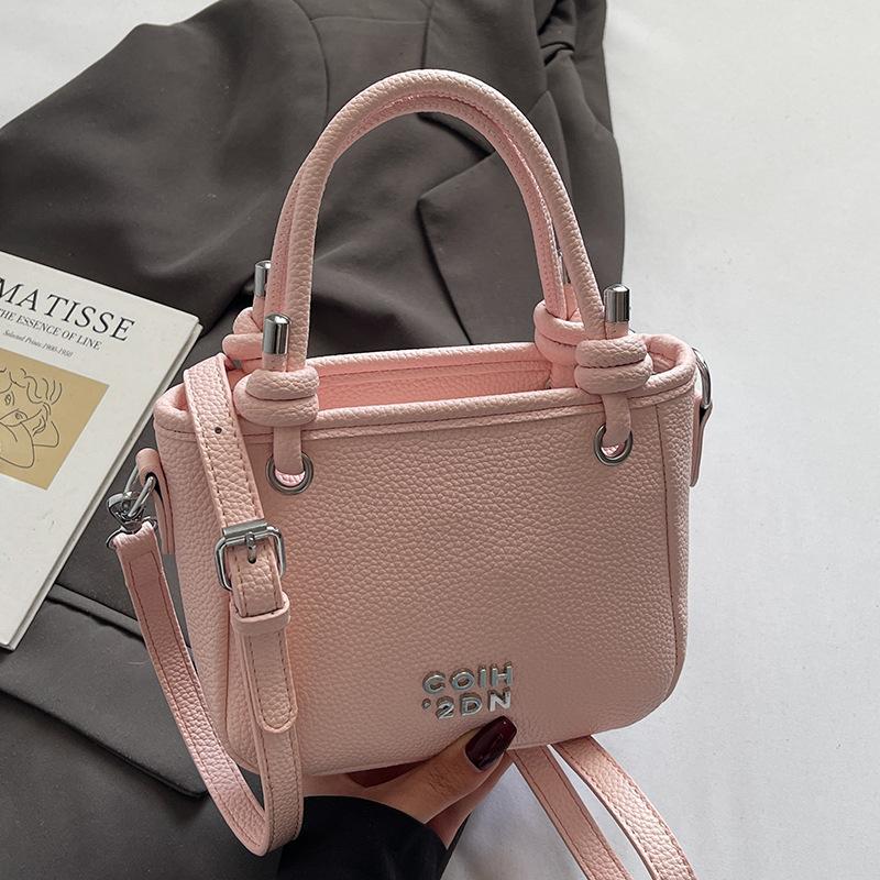 This year, the popular lychee pattern is simple and high-end, portable bucket bag, women's commuting versatile casual style messenger bag