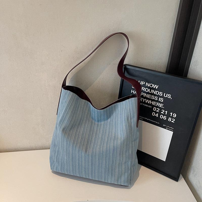 Women's new summer simple stripes, fresh and simple literary class commuting shoulder handbag
