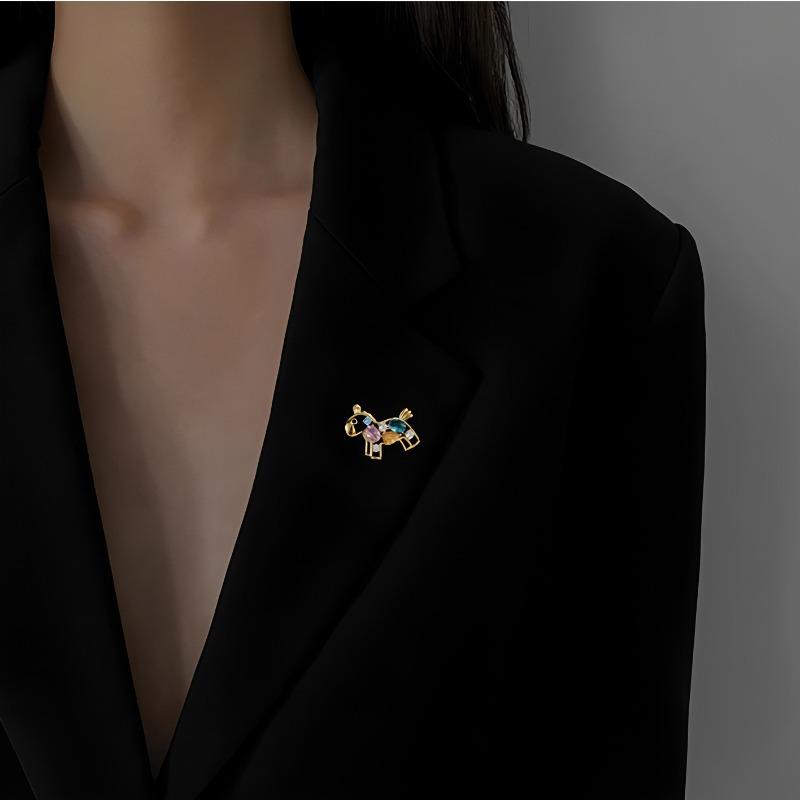 A New High-end Women's Crystal Pony Brooch with A Light Luxury and Niche Design for The Year of The Horse Zodiac Brooch