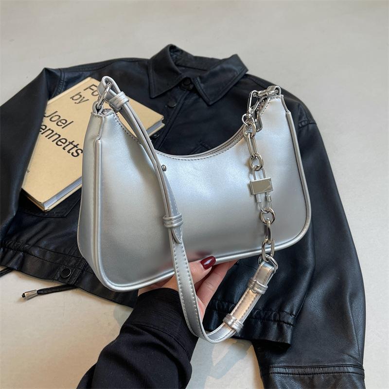 Spring and summer new commuter bag fashion shoulder dumpling bag handbag texture chain underarm bag female tide