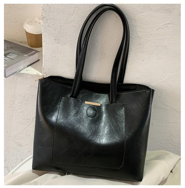 Modern Leather Shoulder Tote Bag With Stitching Details For Work And Travel