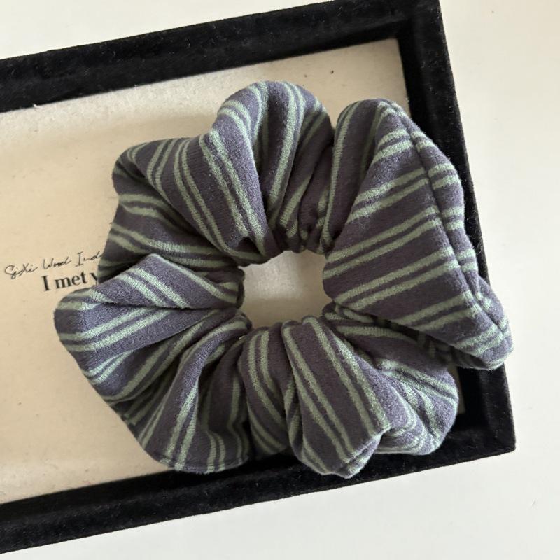 Korean Academy Style Striped Knit Scrunchie Ponytail Holder - High-End Hair Accessory зелёный/серый