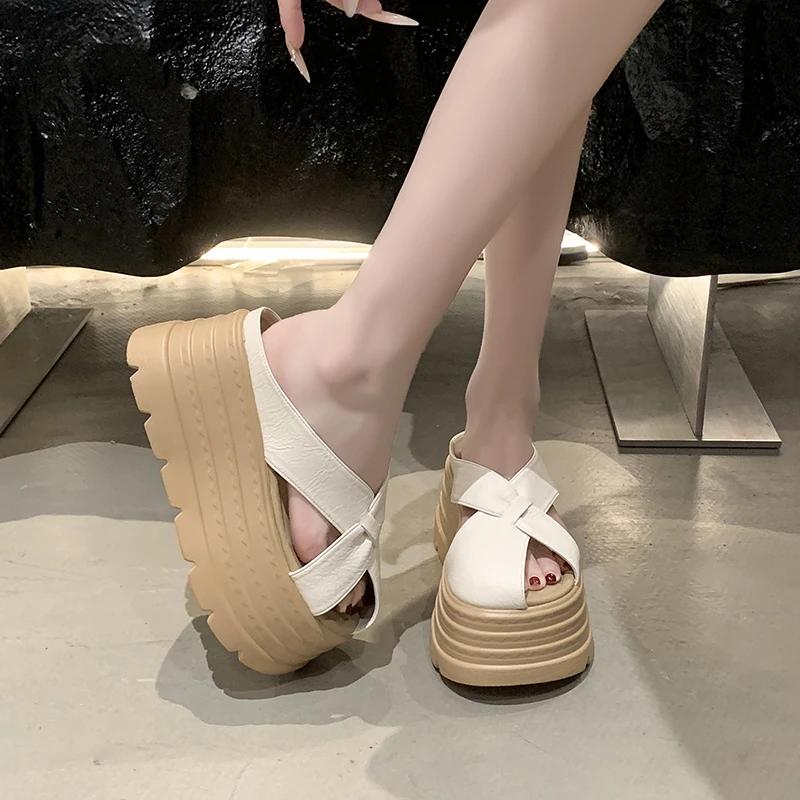 Moda 8CM Scarpe da Donna Retro Versatili Estate 2025 Zoccoli con Tacco Aumenta Altezza Sandalo Femminile Leopardo Spesso Nuova Moda Scandali