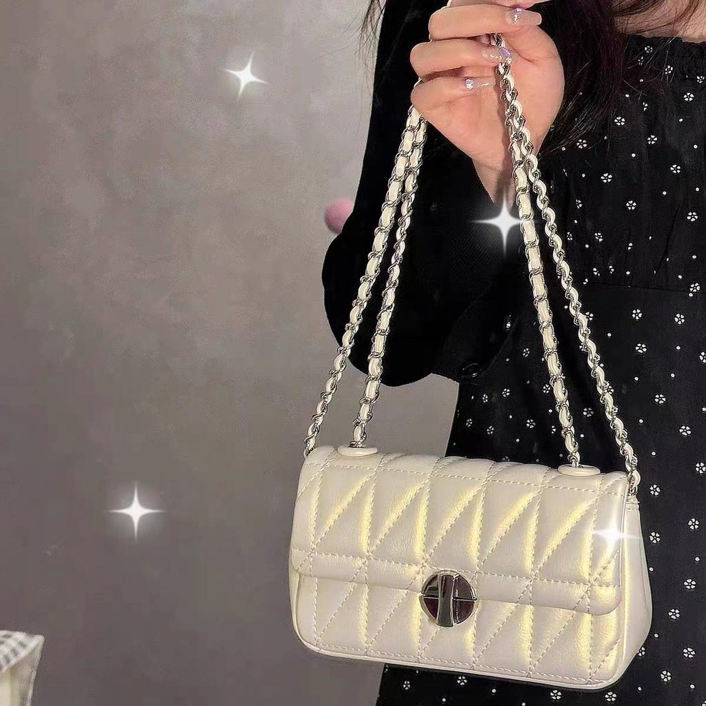 This summer's new simple chain bag, messenger bag, small bag, shoulder bag, and high-end diamond women's bag are popular.