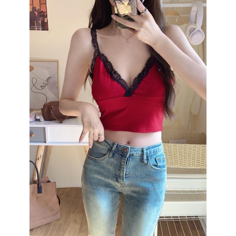 

Короткий топ из вискозы с V-образным вырезом и кружевной отделкой one size красный