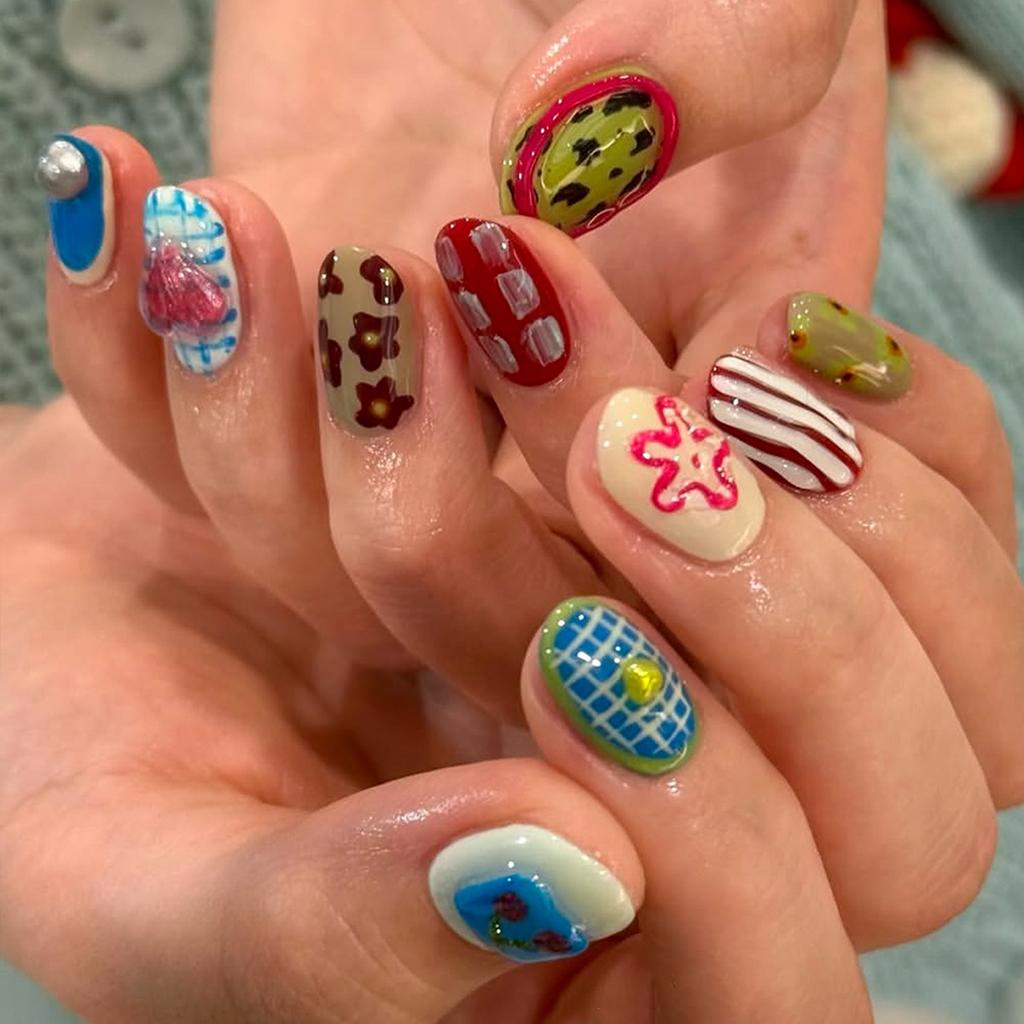 24PCS Short Oval Press On Nails Cute Colorful Flowers False Nails Wearable Blue Plaid Stripes Sweet Ins Fake Nails Acrylic Tips