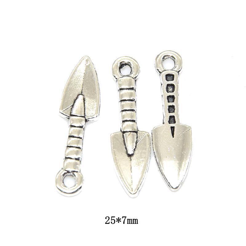 Set mit 17 DIY Schmuckherstellungswerkzeugen: Schraubendreher, Schraubenschlüssel, Axt, Säge und Anhängerzubehör