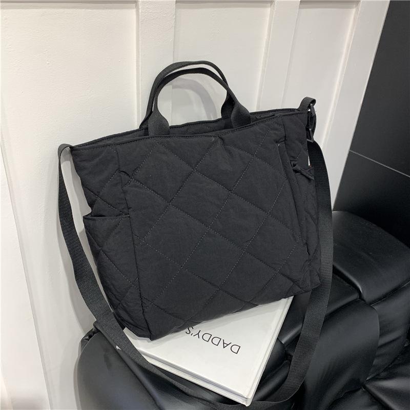 Going out for leisure Large capacity rhombus cotton bag New women's bag Fashion commuter shoulder messenger bag Portable tote bag