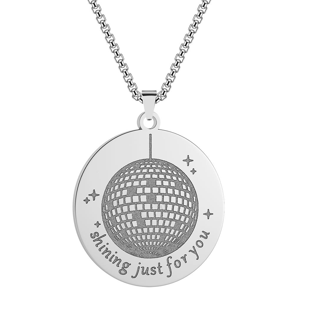 

Stainless Steel Engraved Chain Round Pendant Necklace Shiny Mirrorball Necklace for Women Cor de aço