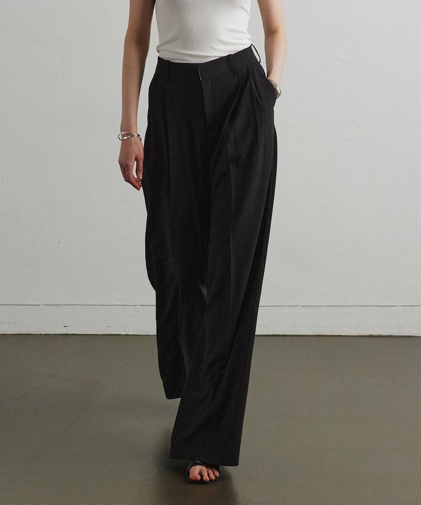 Aheule Flow Tuck Wide Slacks_Black