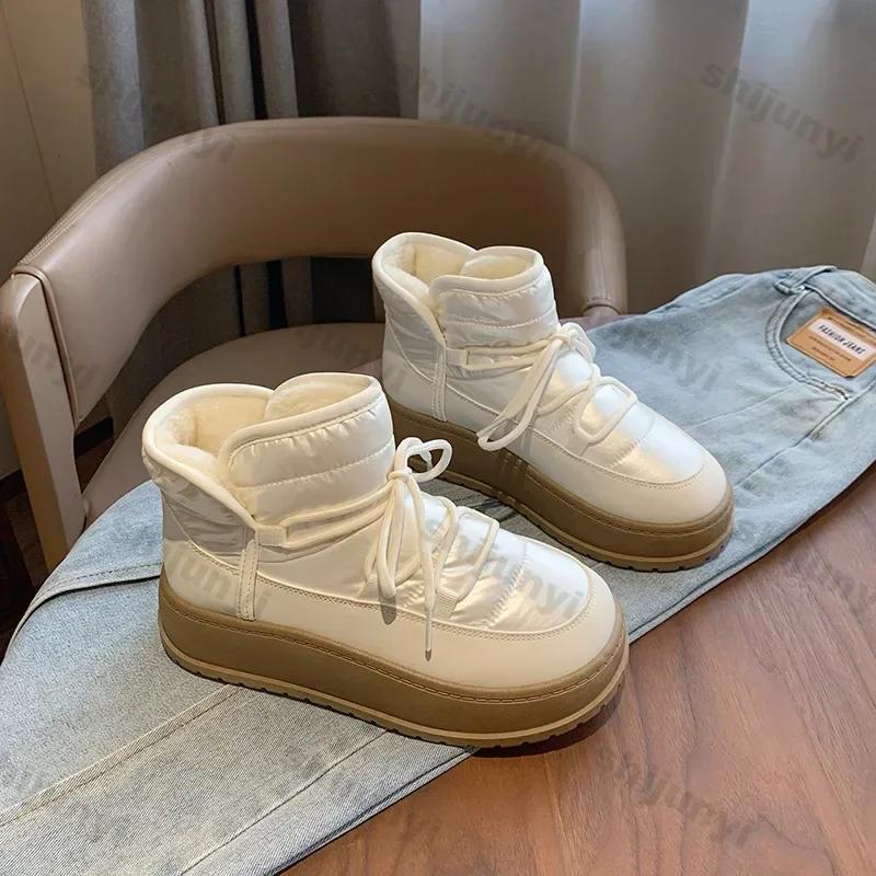 Módní sametové vysoké sněhule pro ženy 2025 zima nové studentské v korejské verzi teplé ležérní boty bavlněné boty