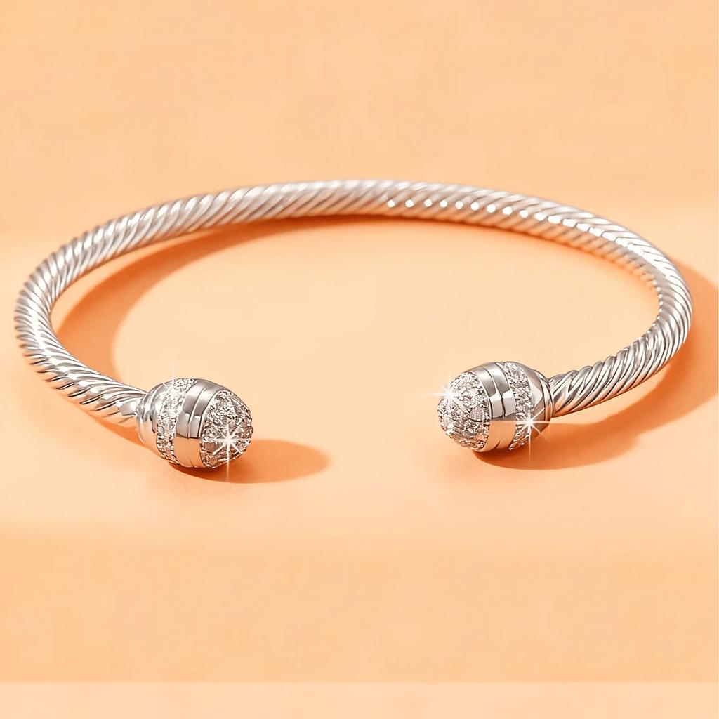 1Elegant women's bracelet made of copper material with an infinite circle head and circular halo plating18K Gold is suitable for women's everyday