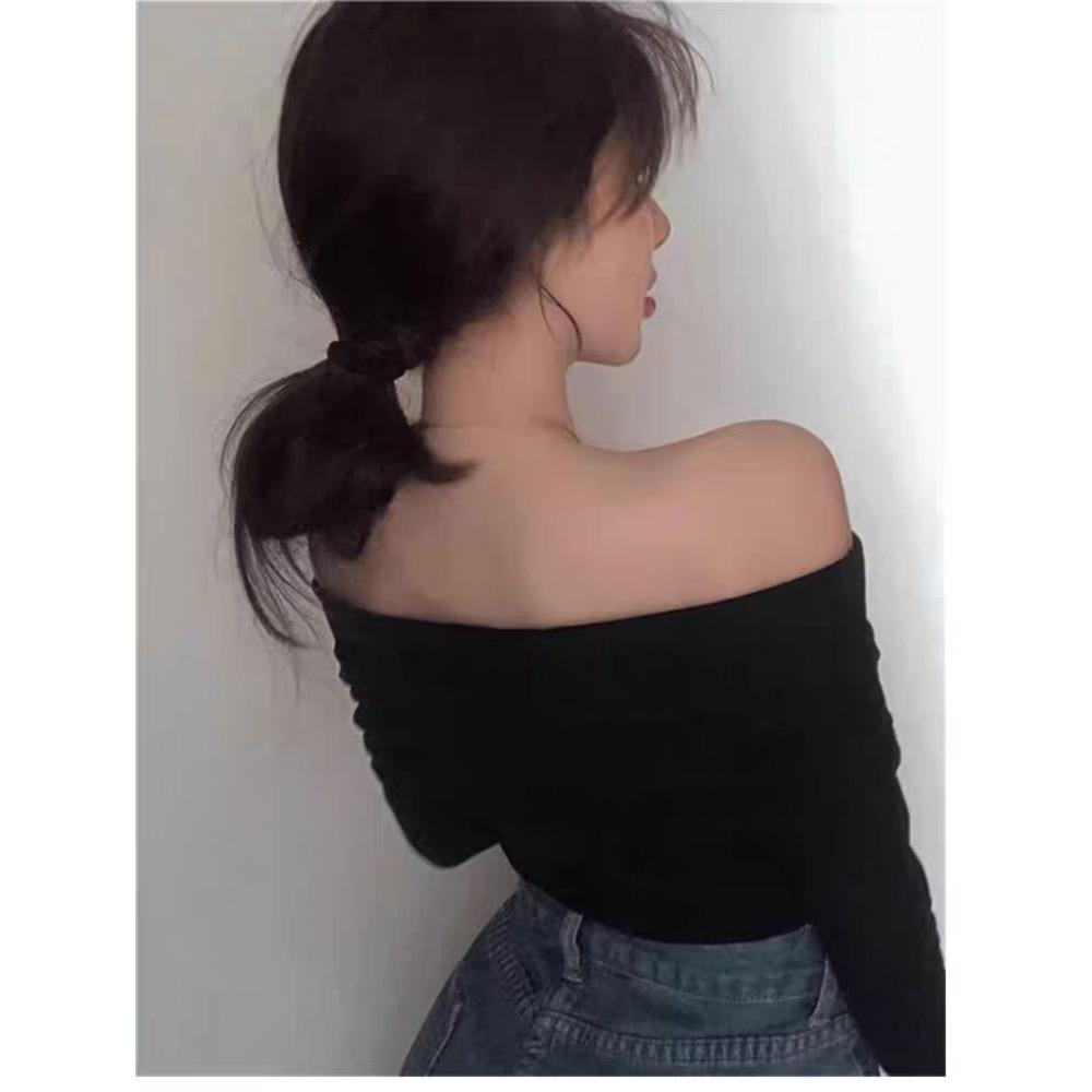 American Retro One Shoulder Long Sleeved T-shirt for Women Featuring Off the Shoulder Beauty Unique Style and Sexy Tight Fitting Base Shirt