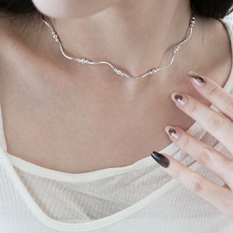 

SORA meandering necklace meandering