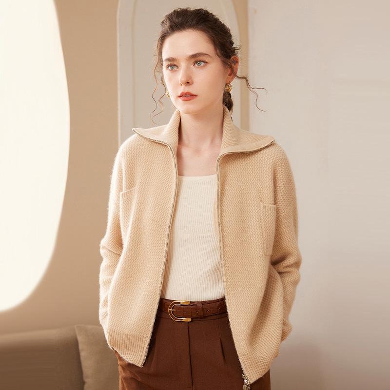 Thickened Cashmere Sweater: 2024 Autumn/Winter Women's Knit Cardigan - Korean Style Warm, Loose, Slimming Outerwear with Lapel and Zipper.