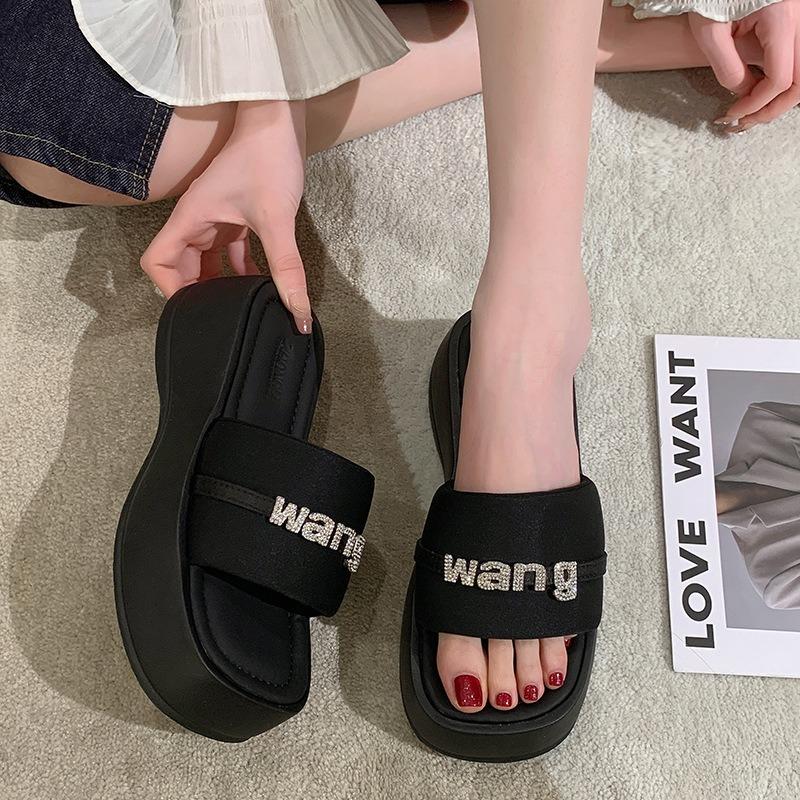 Rhinestone muffin slippers women's summer new outer wear thick bottom heightening one-word drag high-end sandals