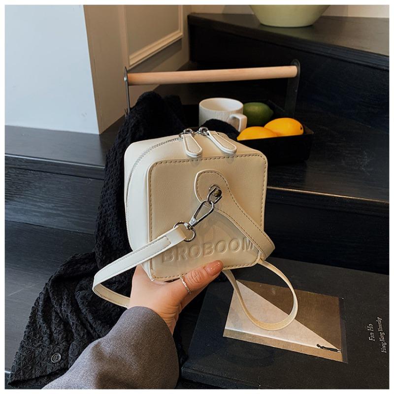 Spring Retro Niche New Square Shoulder Bag Casual Portable Underarm Bag Textured Messenger Bag