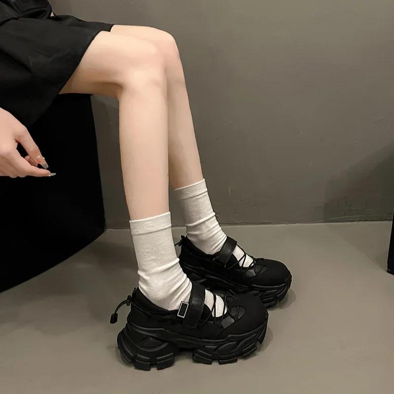 Bottes pour femmes de haute qualité 2024, nouvelles chaussures creuses à semelles épaisses et antidérapantes, confortables et respirantes, décontractées pour femmes