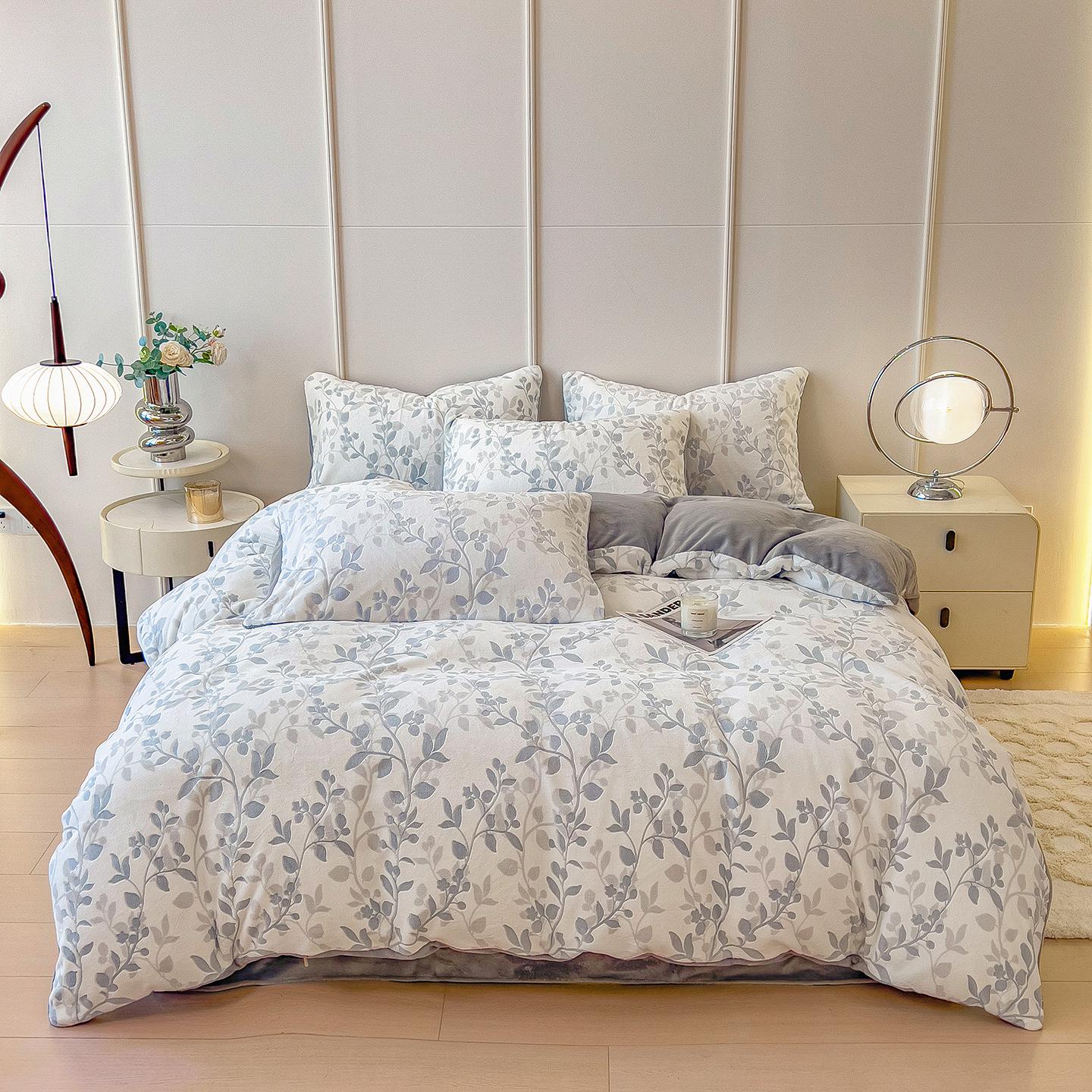 

2025 Зимний цветочный комплект из 4 предметов в матовом молочном бархате высокого качества в стиле принцессы 1.2m, 3-piece